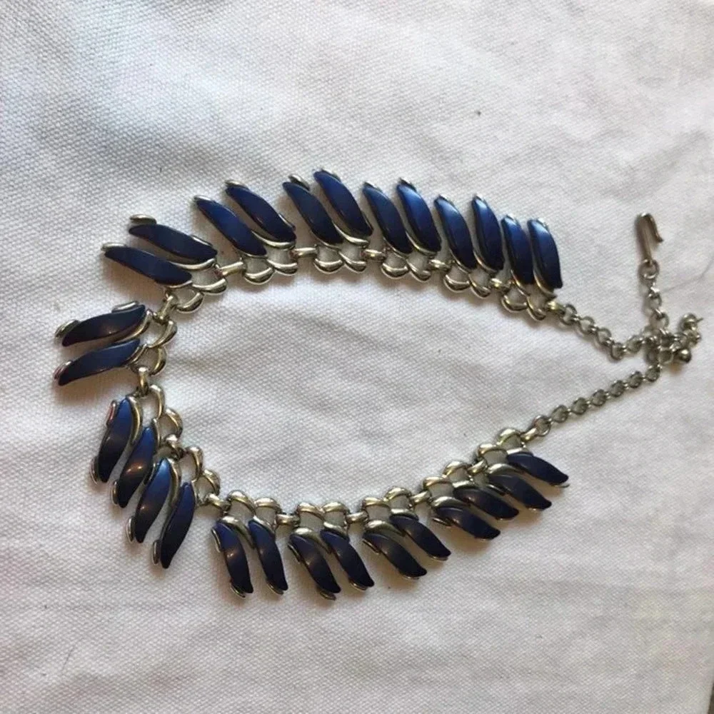 Beautiful Turquoise Stones Matching Set Necklace and Bracelet